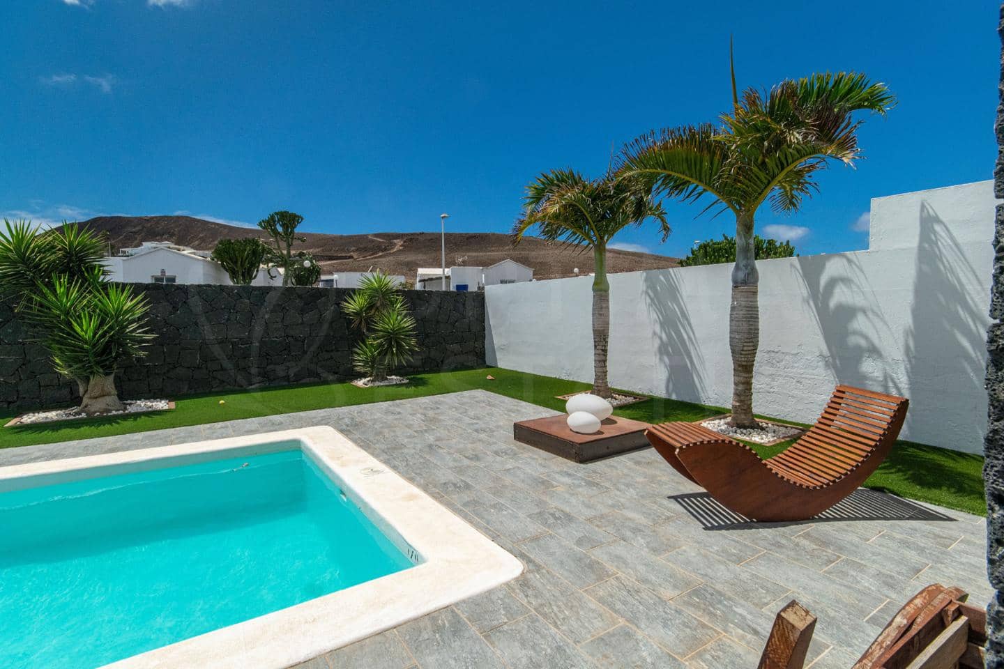 3 slaapkamer Villa te koop in Playa Blanca met zwembad - € 625.000 (Ref: 10036224)
