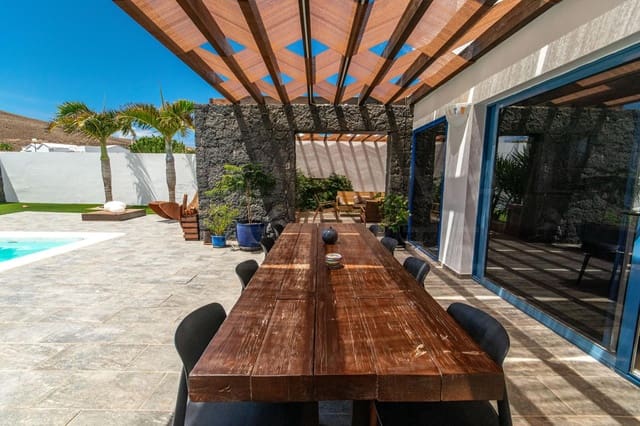 3 soverom Villa til salgs i Playa Blanca, Yaiza med svømmebasseng - € 625 000 (Ref: 10036224)