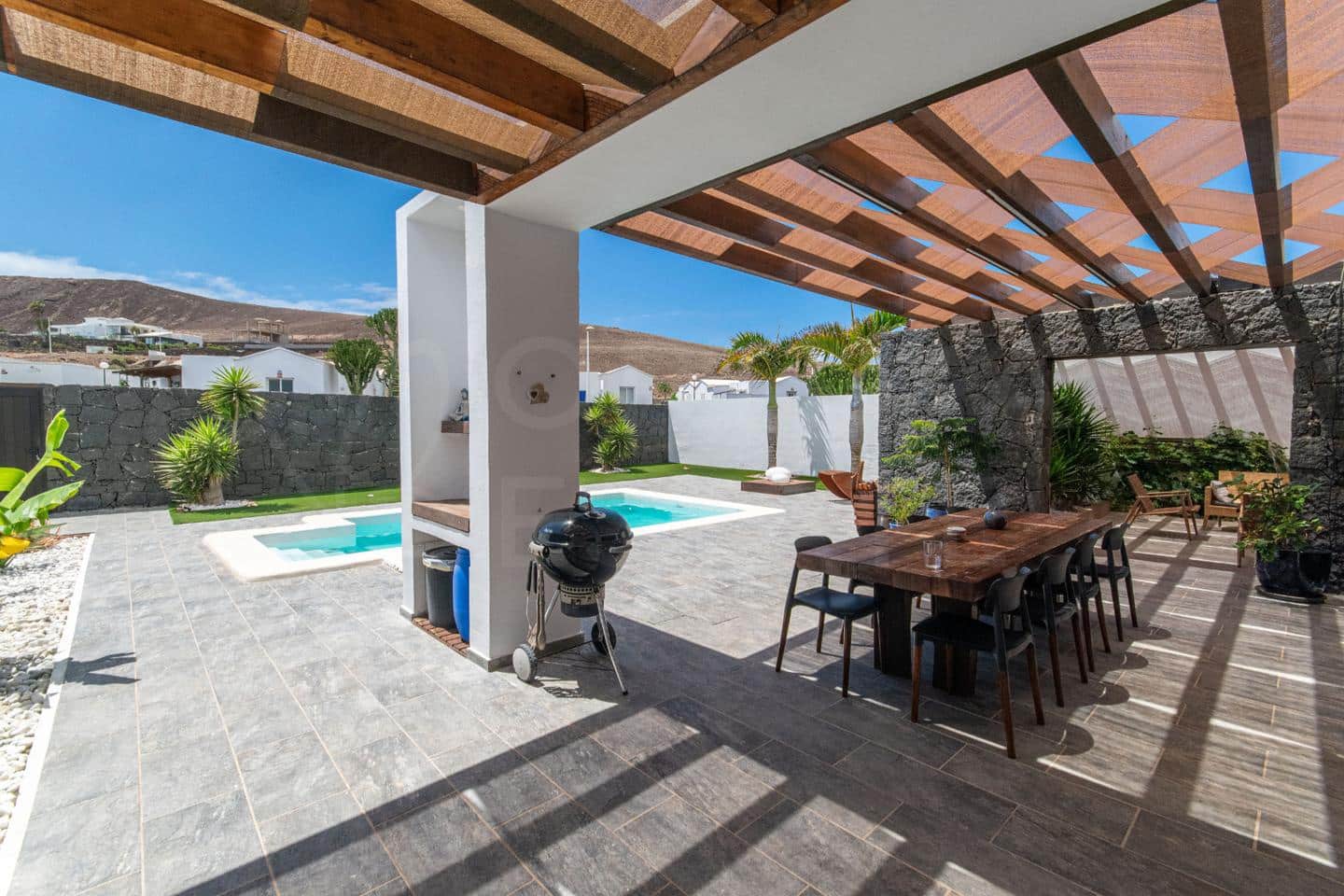 3 slaapkamer Villa te koop in Playa Blanca met zwembad - € 625.000 (Ref: 10036224)
