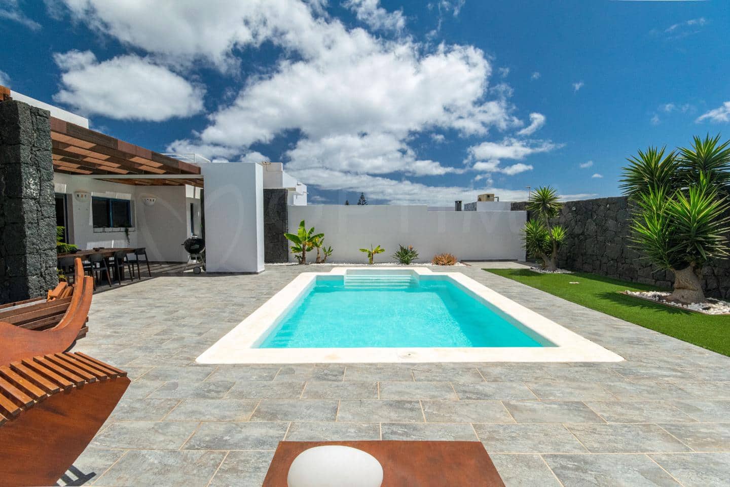 3 slaapkamer Villa te koop in Playa Blanca met zwembad - € 625.000 (Ref: 10036224)