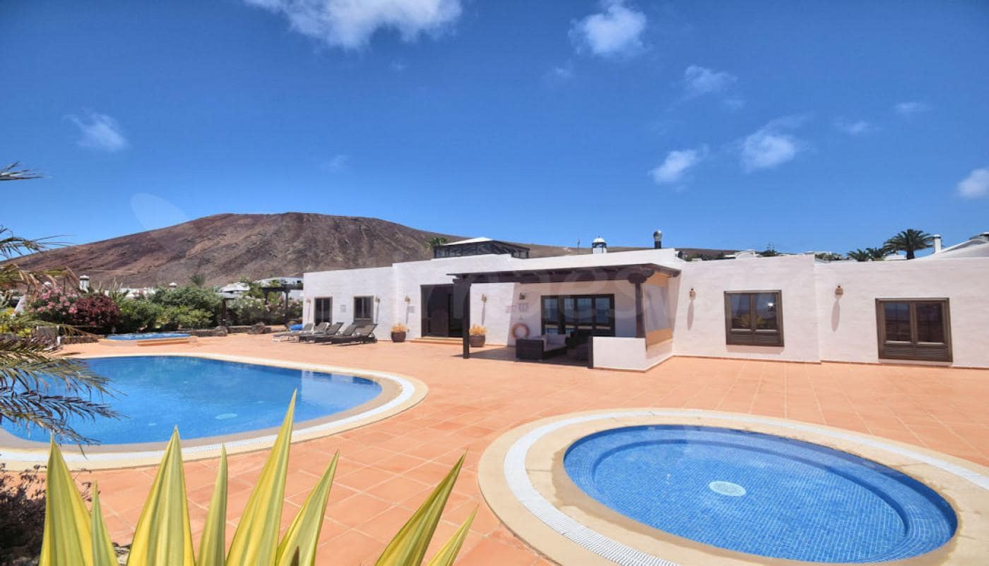 5 slaapkamer Villa te koop in Playa Blanca met zwembad garage - € 1.480.000 (Ref: 6651129)