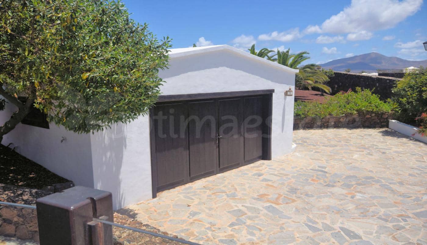 5 slaapkamer Villa te koop in Playa Blanca met zwembad garage - € 1.480.000 (Ref: 6651129)