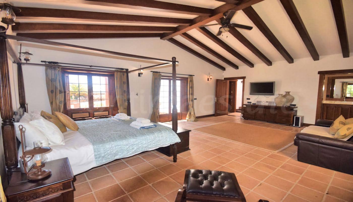 5 slaapkamer Villa te koop in Playa Blanca met zwembad garage - € 1.480.000 (Ref: 6651129)