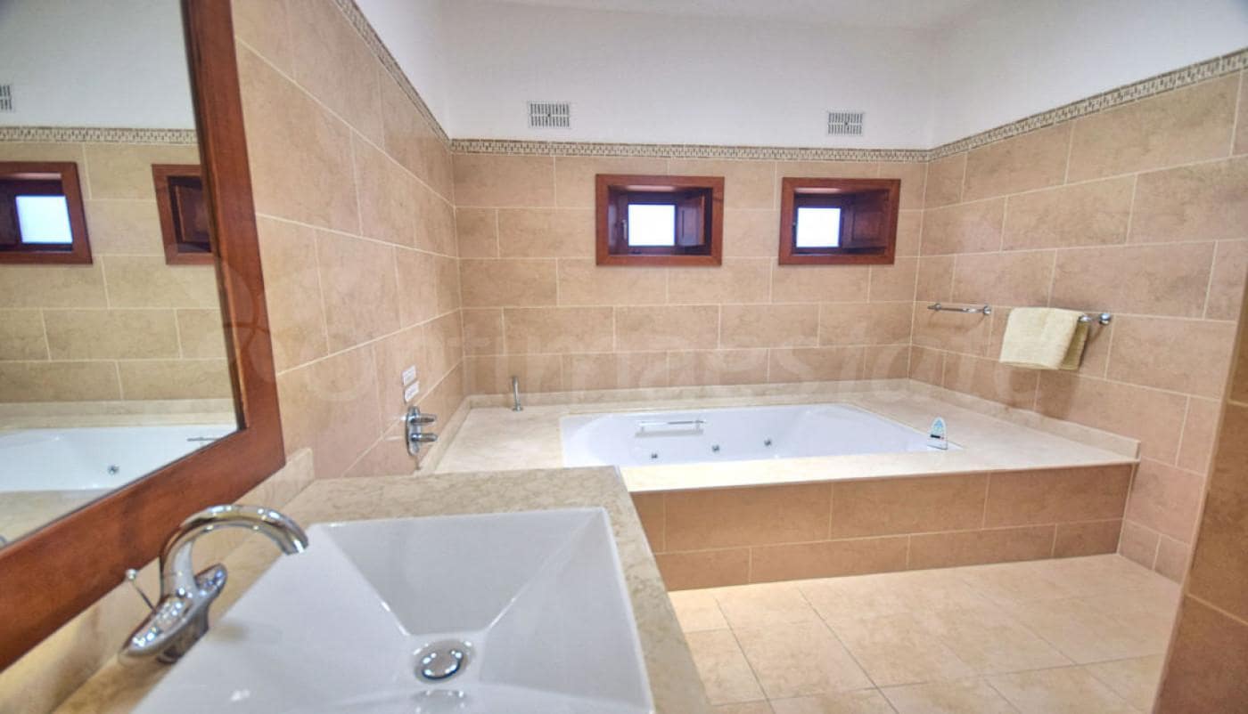 5 slaapkamer Villa te koop in Playa Blanca met zwembad garage - € 1.480.000 (Ref: 6651129)