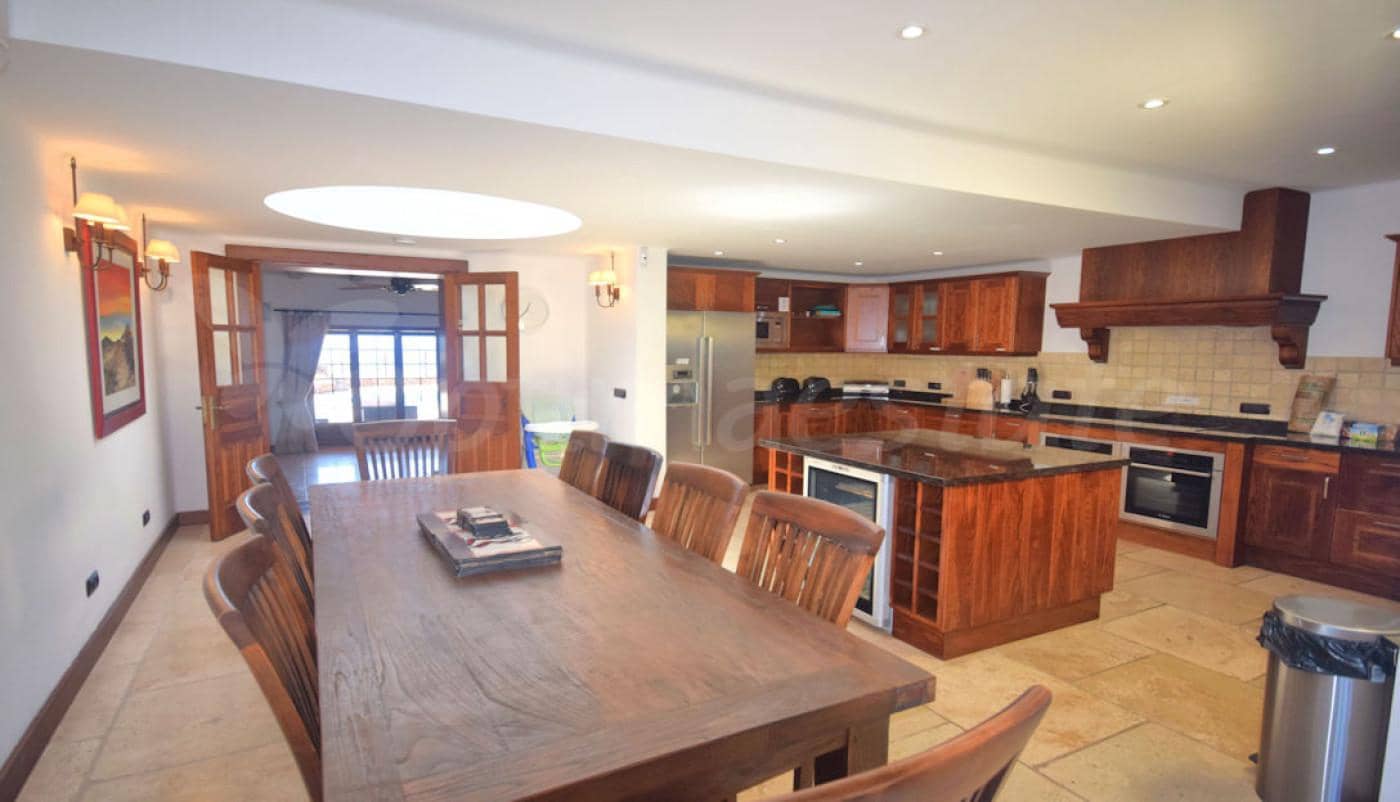 5 slaapkamer Villa te koop in Playa Blanca met zwembad garage - € 1.480.000 (Ref: 6651129)