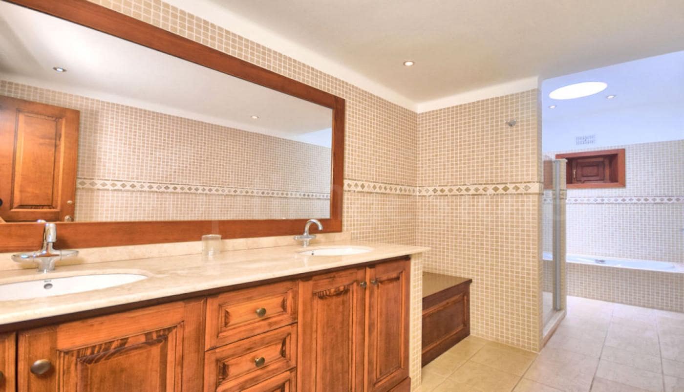 5 slaapkamer Villa te koop in Playa Blanca met zwembad garage - € 1.480.000 (Ref: 6651129)