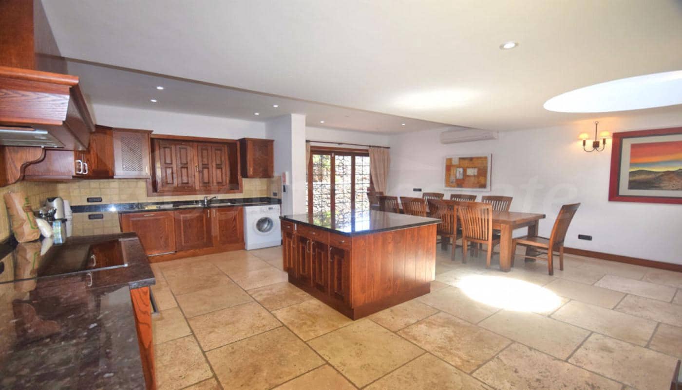 5 slaapkamer Villa te koop in Playa Blanca met zwembad garage - € 1.480.000 (Ref: 6651129)