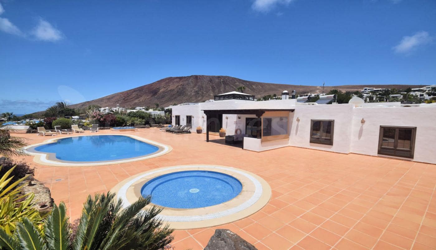 5 slaapkamer Villa te koop in Playa Blanca met zwembad garage - € 1.480.000 (Ref: 6651129)
