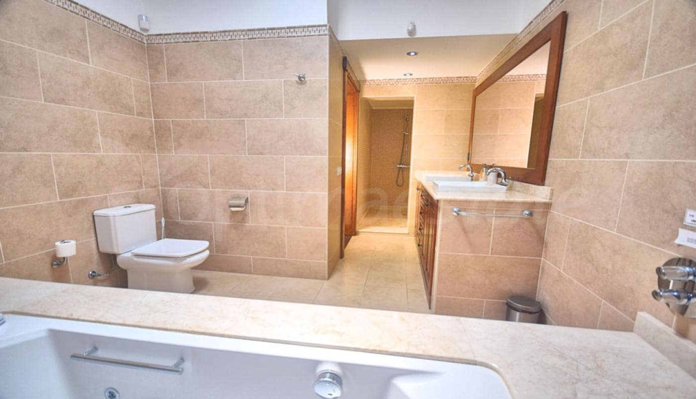 5 slaapkamer Villa te koop in Playa Blanca met zwembad garage - € 1.480.000 (Ref: 6651129)