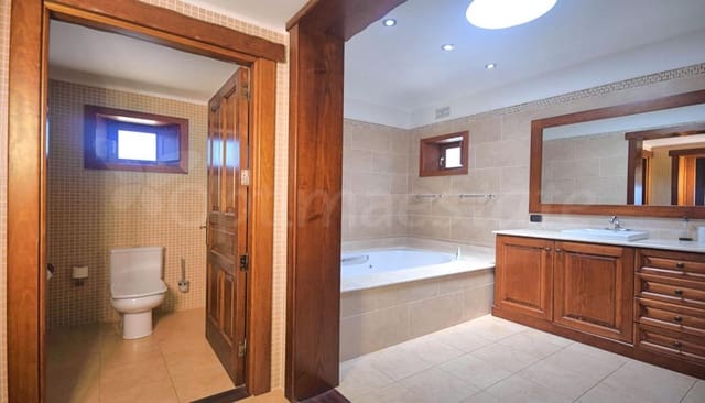 5 soveværelse Villa til salg i Playa Blanca, Yaiza med swimmingpool garage - € 1.480.000 (Ref: 6651129)