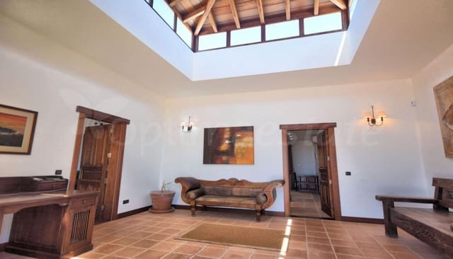 5 soveværelse Villa til salg i Playa Blanca, Yaiza med swimmingpool garage - € 1.480.000 (Ref: 6651129)
