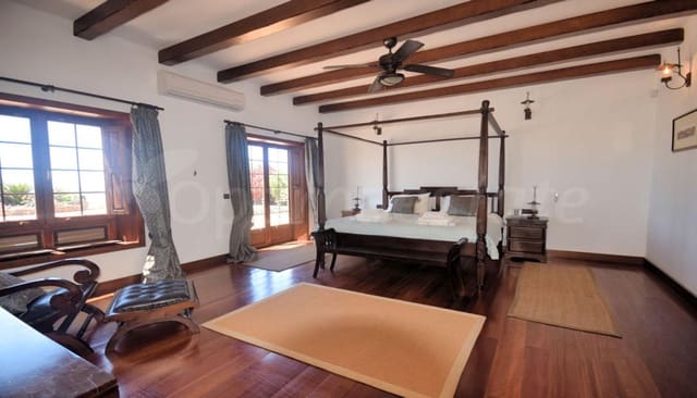 5 soveværelse Villa til salg i Playa Blanca, Yaiza med swimmingpool garage - € 1.480.000 (Ref: 6651129)