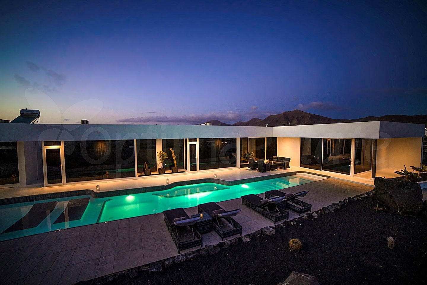 4 soverom Villa til salgs i Playa Blanca med svømmebasseng garasje - € 1 350 000 (Ref: 8212123)