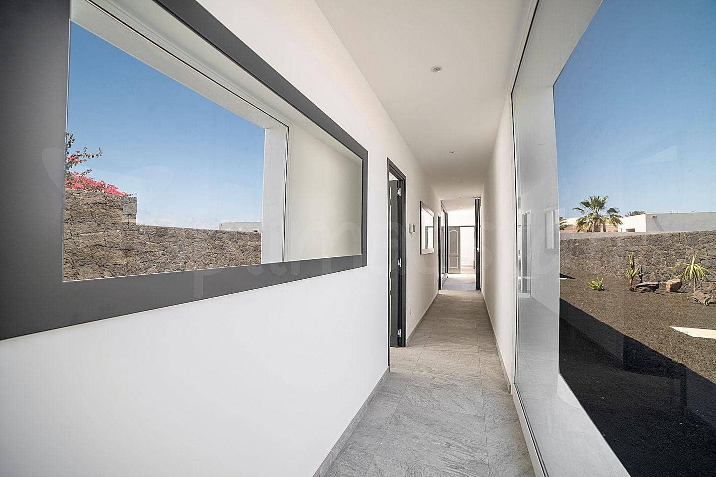 4 soverom Villa til salgs i Playa Blanca med svømmebasseng garasje - € 1 350 000 (Ref: 8212123)