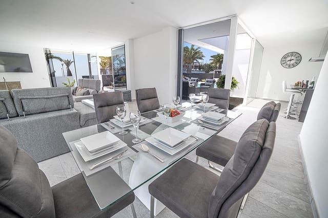 4 makuuhuone Huvila myytävänä paikassa Playa Blanca, Yaiza mukana uima-altaan 
autotalli - 1 350 000 € (Ref: 8212123)