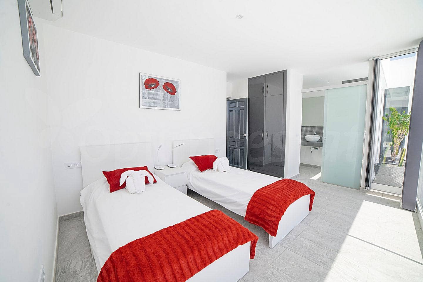 4 soverom Villa til salgs i Playa Blanca med svømmebasseng garasje - € 1 350 000 (Ref: 8212123)