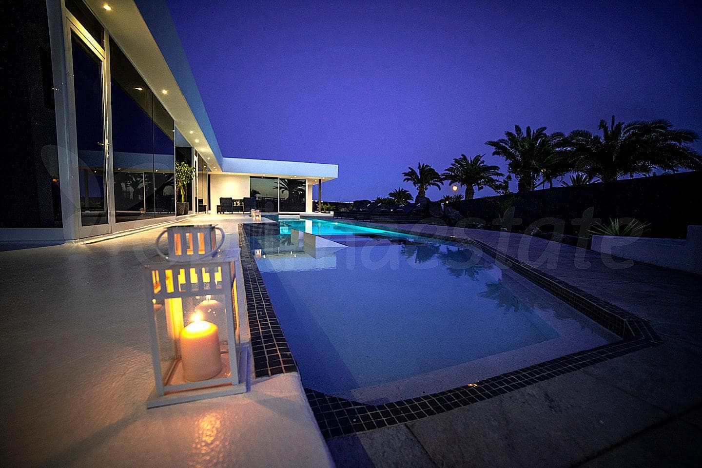 4 soverom Villa til salgs i Playa Blanca med svømmebasseng garasje - € 1 350 000 (Ref: 8212123)