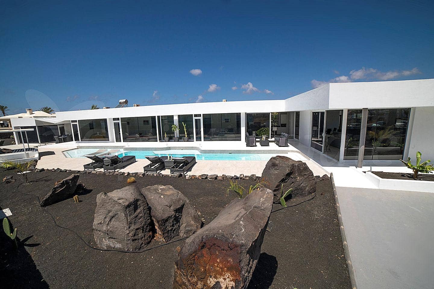 4 soverom Villa til salgs i Playa Blanca med svømmebasseng garasje - € 1 350 000 (Ref: 8212123)