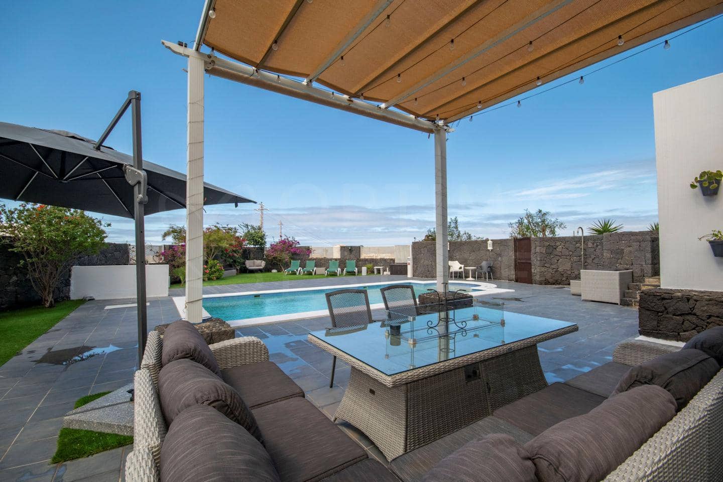 4 soveværelse Villa til salg i Las Brenas med swimmingpool - € 765.000 (Ref: 8881103)