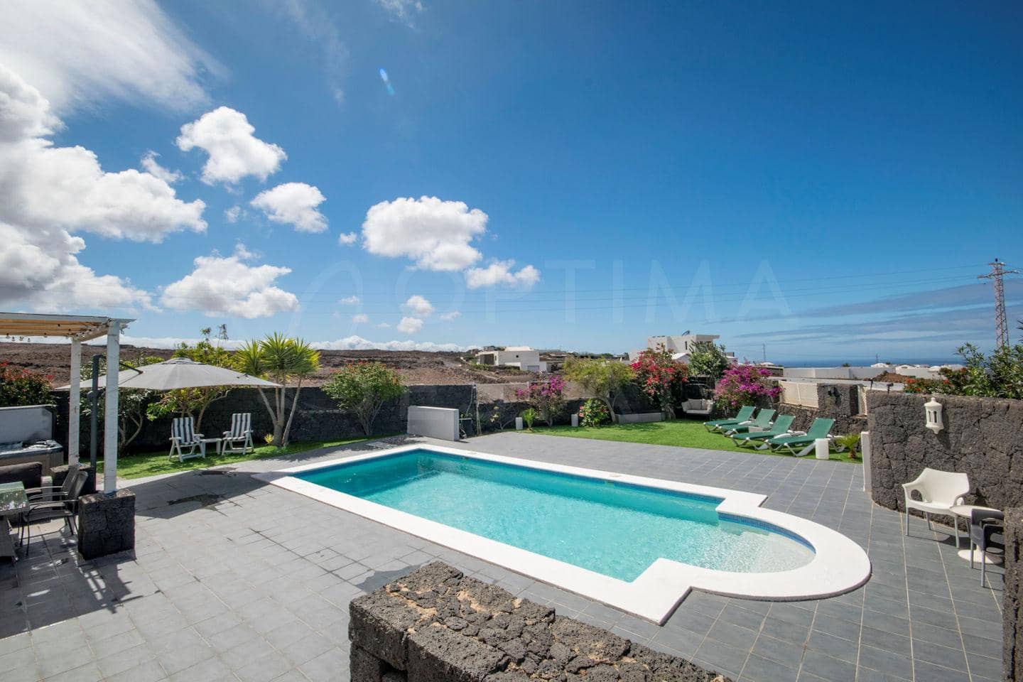 4 soveværelse Villa til salg i Las Brenas med swimmingpool - € 765.000 (Ref: 8881103)