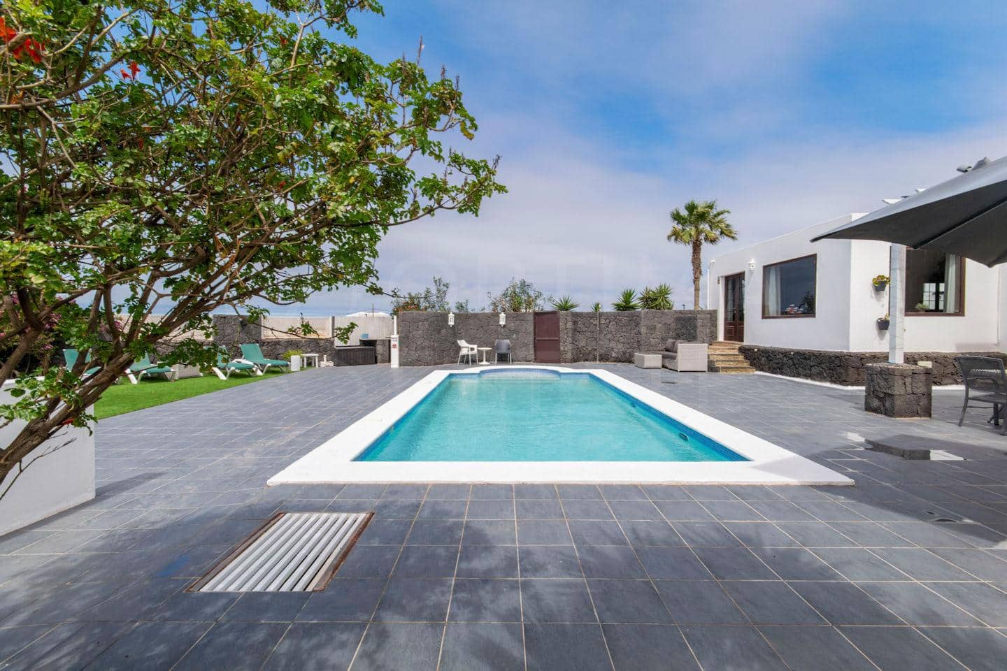 4 soveværelse Villa til salg i Las Brenas med swimmingpool - € 765.000 (Ref: 8881103)