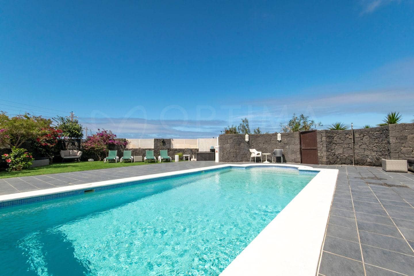 4 soveværelse Villa til salg i Las Brenas med swimmingpool - € 765.000 (Ref: 8881103)