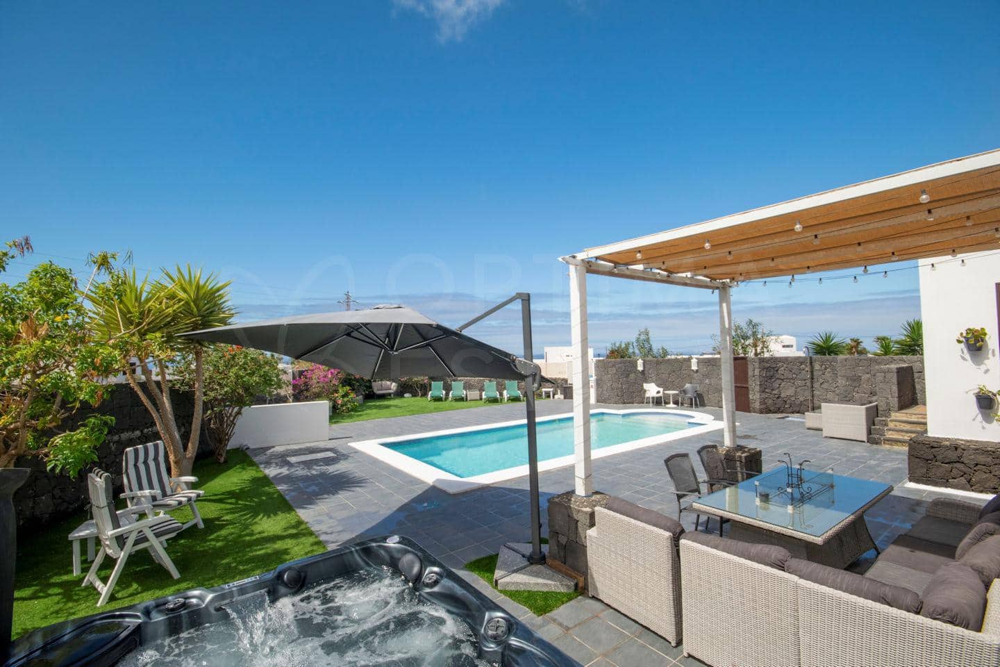 4 soveværelse Villa til salg i Las Brenas med swimmingpool - € 765.000 (Ref: 8881103)