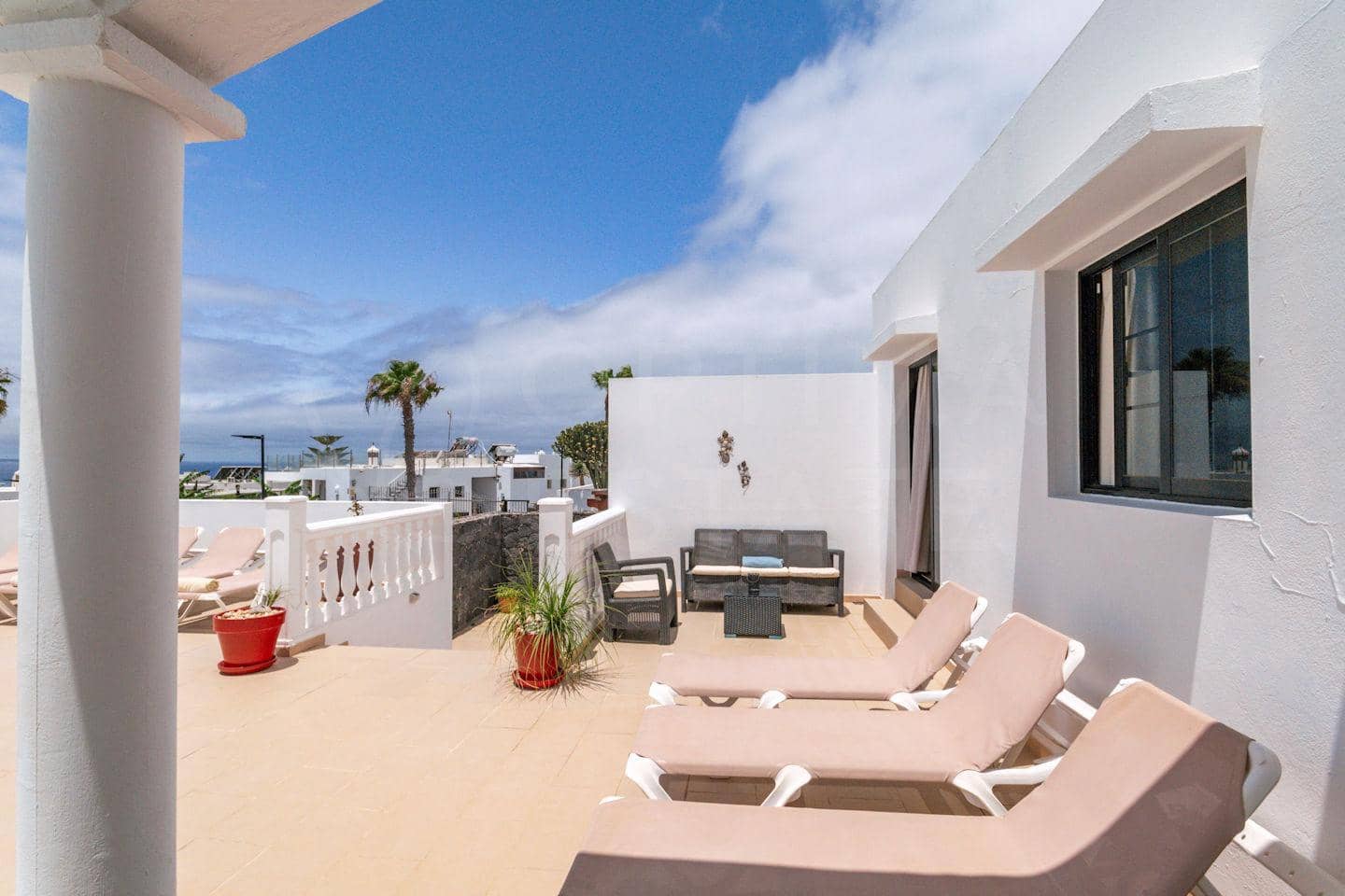4 soveværelse Villa til salg i Playa Blanca med swimmingpool - € 689.000 (Ref: 9128902)