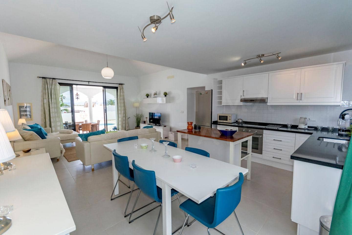 4 soveværelse Villa til salg i Playa Blanca med swimmingpool - € 689.000 (Ref: 9128902)