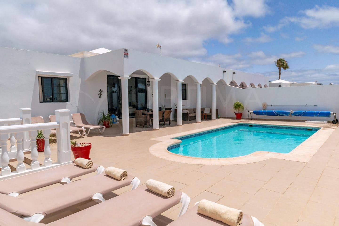 4 soveværelse Villa til salg i Playa Blanca med swimmingpool - € 689.000 (Ref: 9128902)