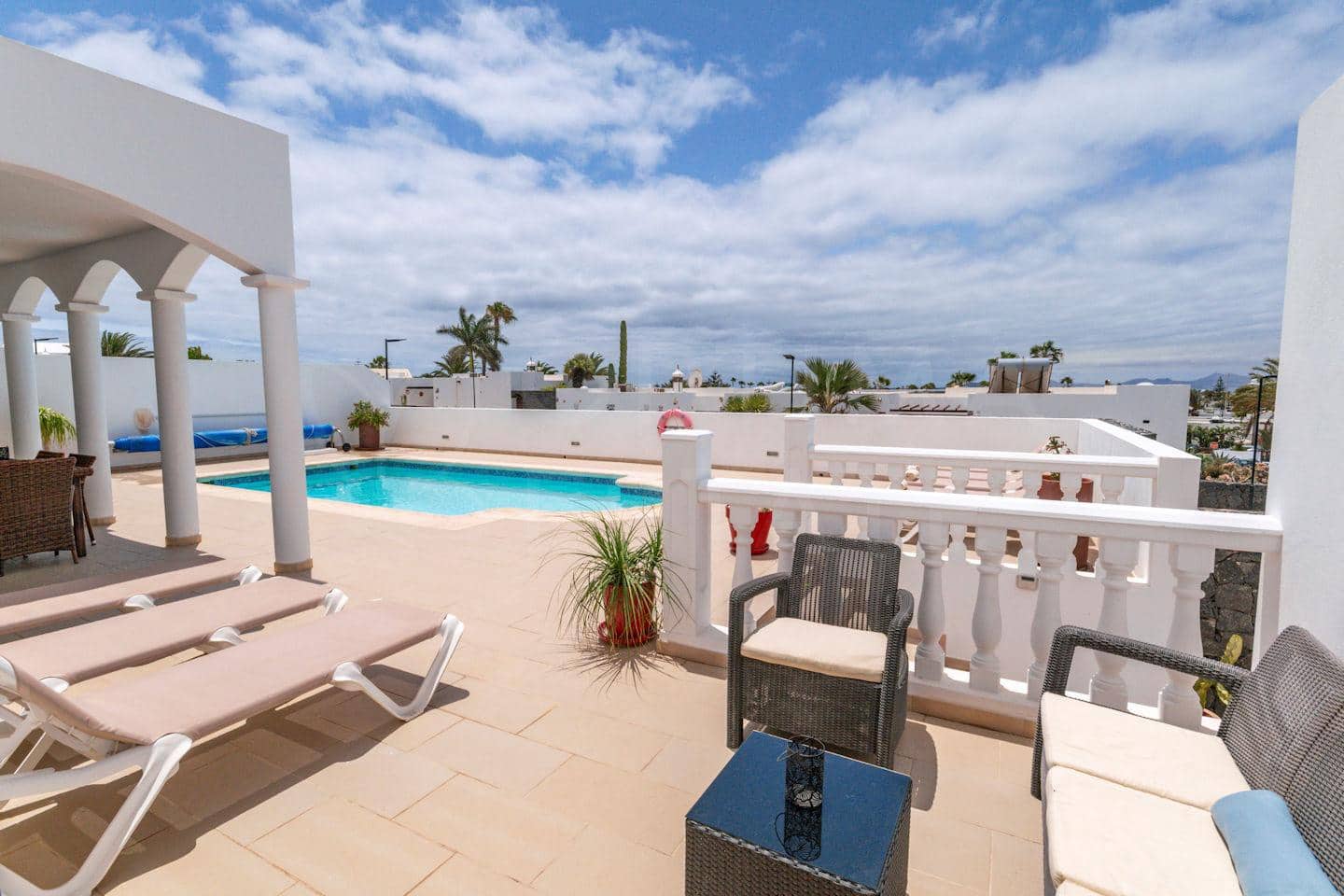 4 soveværelse Villa til salg i Playa Blanca med swimmingpool - € 689.000 (Ref: 9128902)