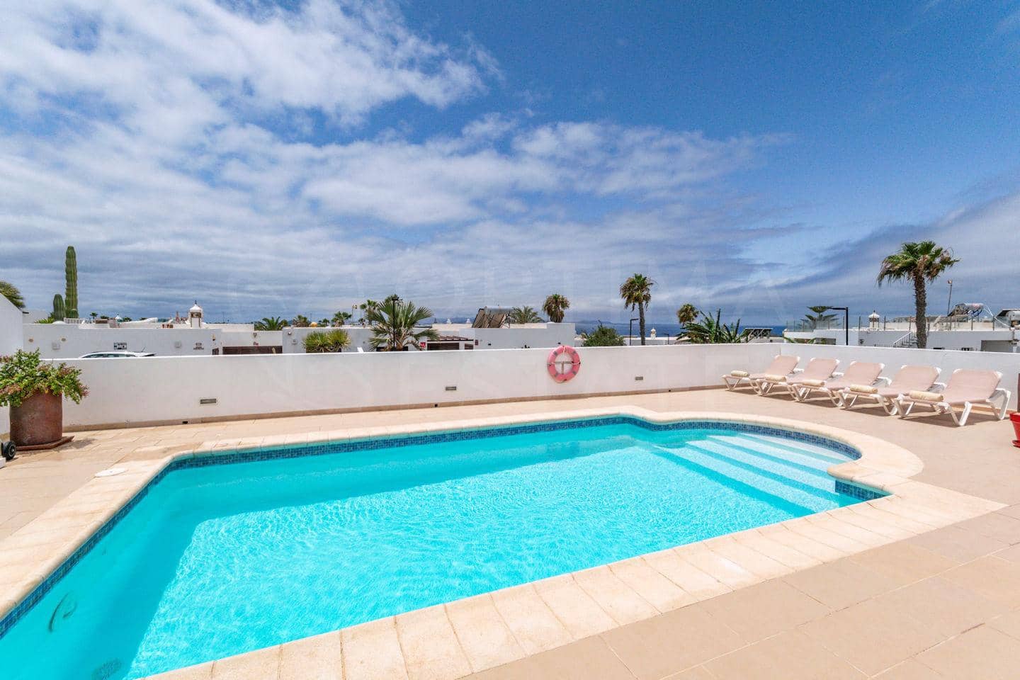 4 soveværelse Villa til salg i Playa Blanca med swimmingpool - € 689.000 (Ref: 9128902)