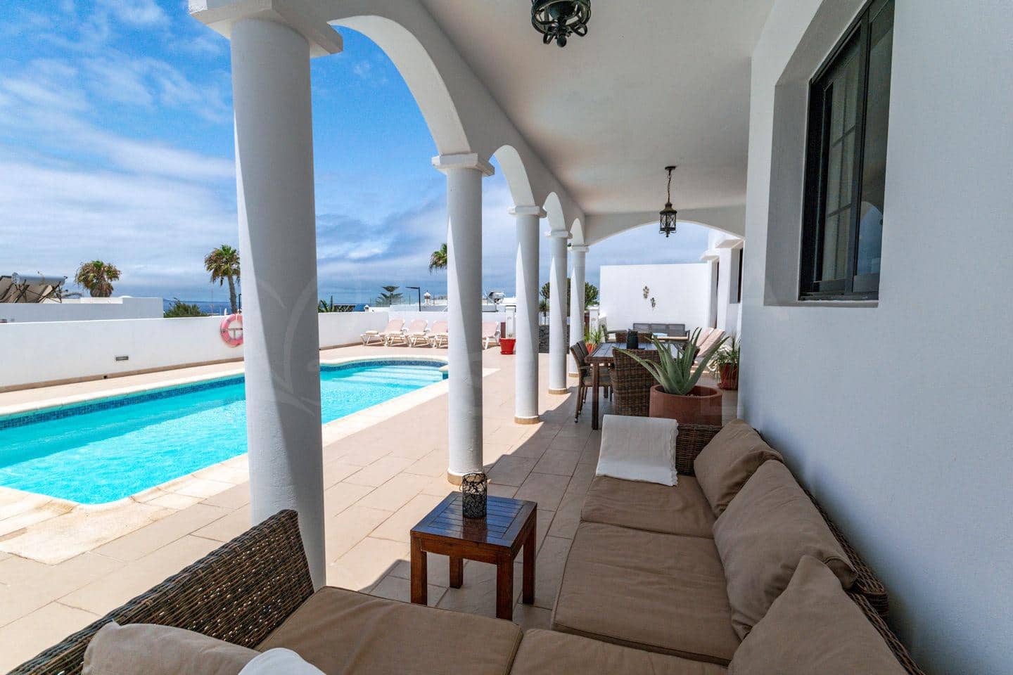 4 soveværelse Villa til salg i Playa Blanca med swimmingpool - € 689.000 (Ref: 9128902)