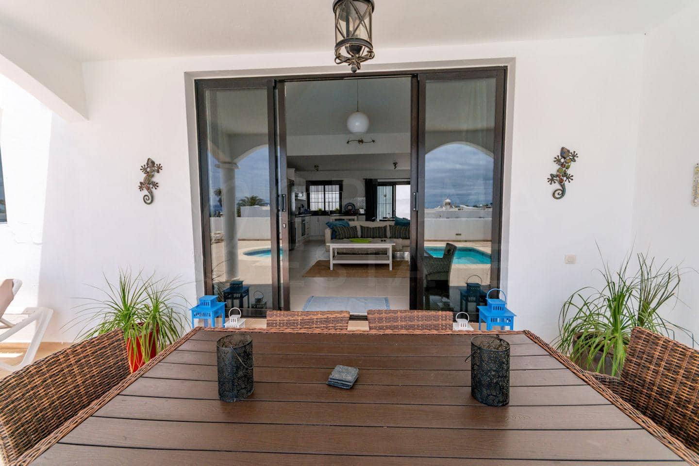 4 soveværelse Villa til salg i Playa Blanca med swimmingpool - € 689.000 (Ref: 9128902)