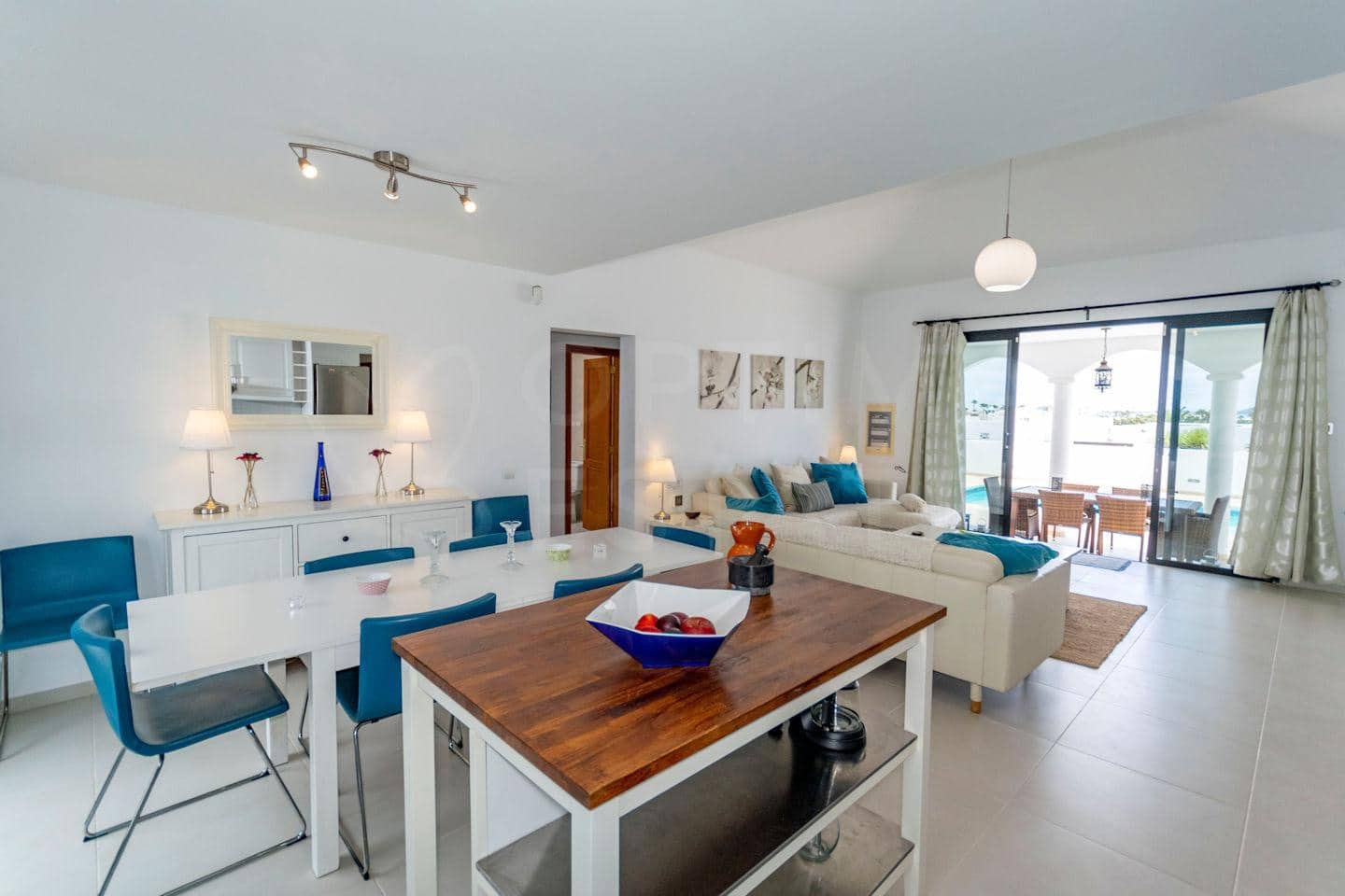 4 soveværelse Villa til salg i Playa Blanca med swimmingpool - € 689.000 (Ref: 9128902)