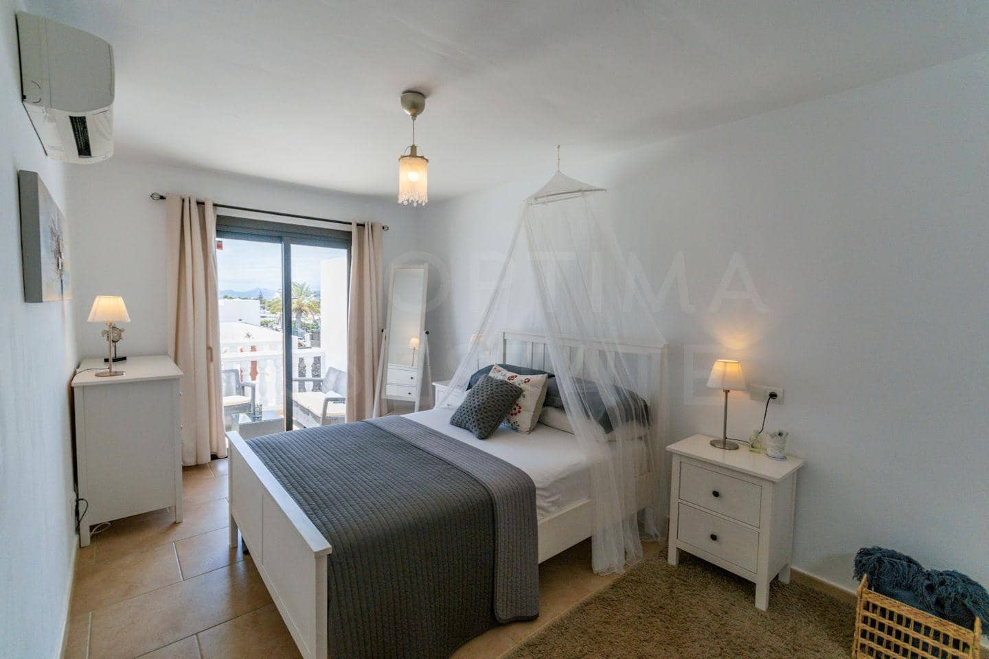 4 soveværelse Villa til salg i Playa Blanca med swimmingpool - € 689.000 (Ref: 9128902)