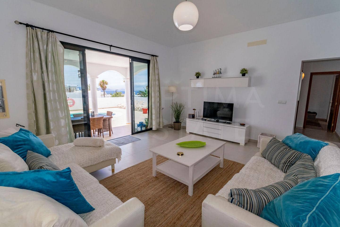 4 soveværelse Villa til salg i Playa Blanca med swimmingpool - € 689.000 (Ref: 9128902)
