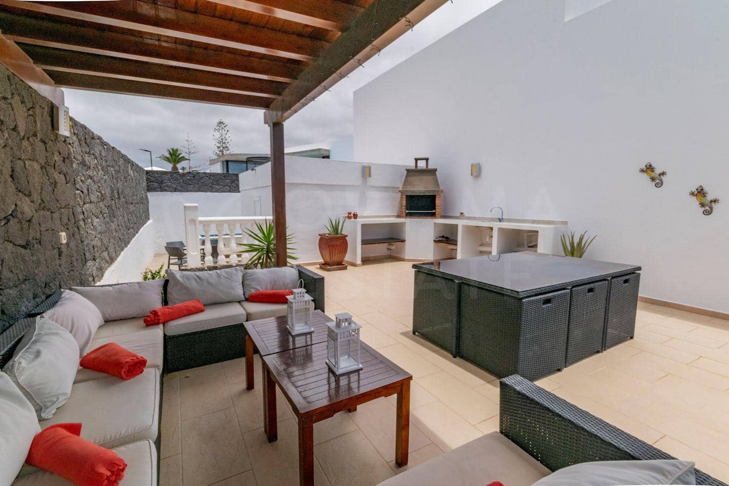 4 soveværelse Villa til salg i Playa Blanca med swimmingpool - € 689.000 (Ref: 9128902)