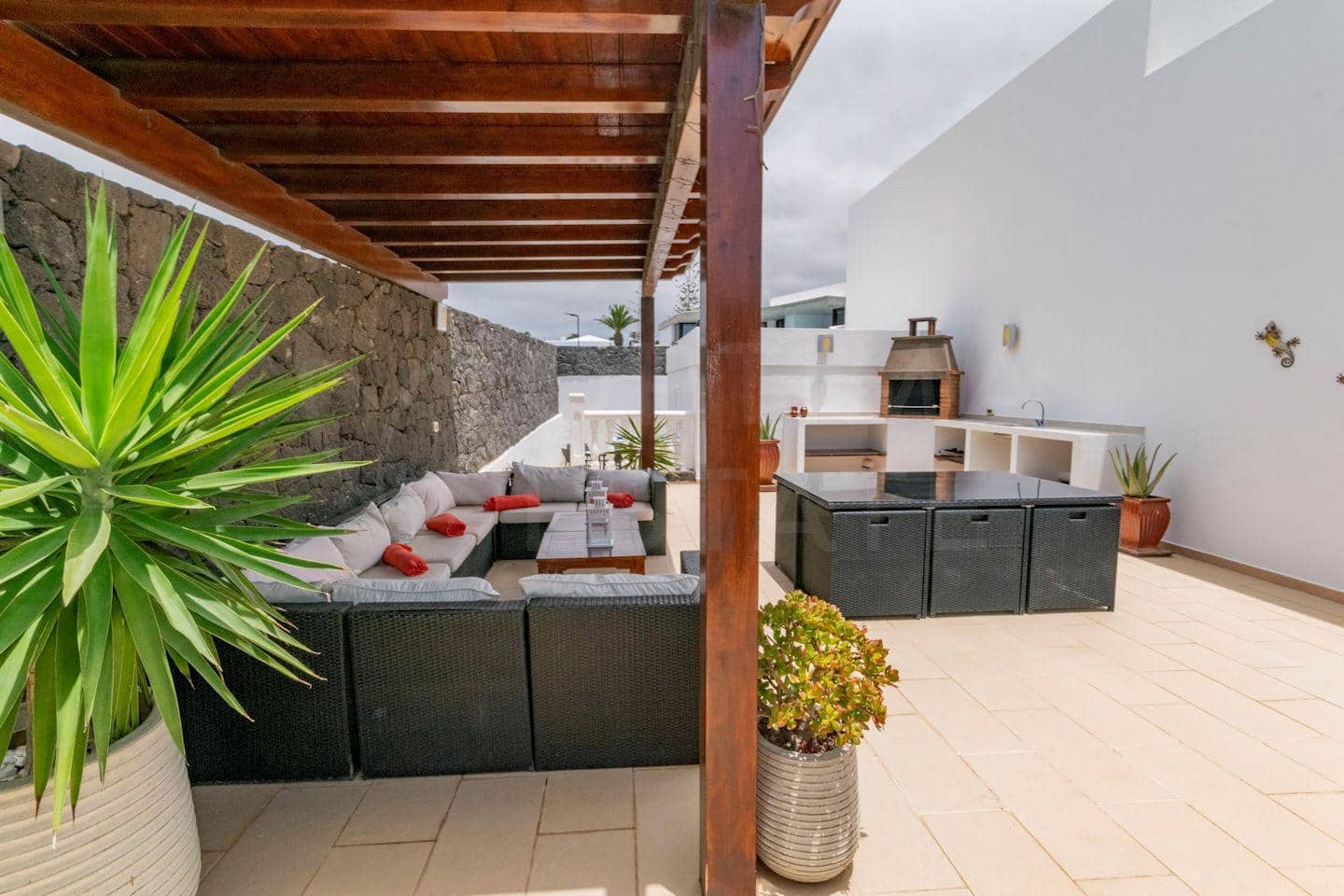 4 soveværelse Villa til salg i Playa Blanca med swimmingpool - € 689.000 (Ref: 9128902)