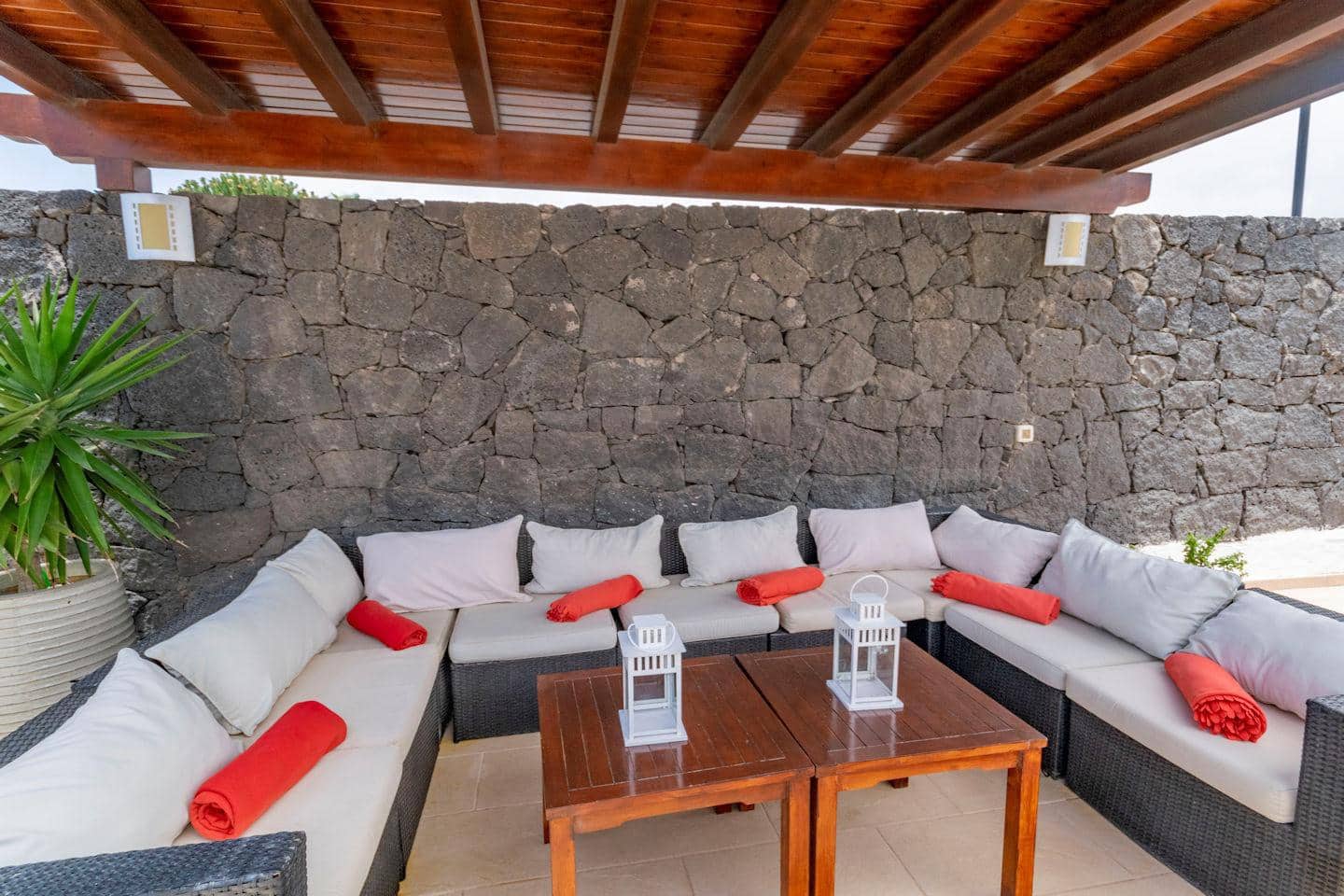 4 soveværelse Villa til salg i Playa Blanca med swimmingpool - € 689.000 (Ref: 9128902)