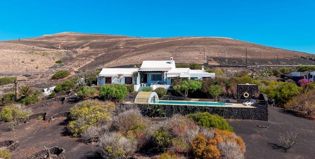 4 soveværelse Villa til salg i Conil, Tías med swimmingpool garage - € 1.472.000 (Ref: 9319586)