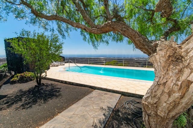 4 soveværelse Villa til salg i Conil, Tías med swimmingpool garage - € 1.472.000 (Ref: 9319586)