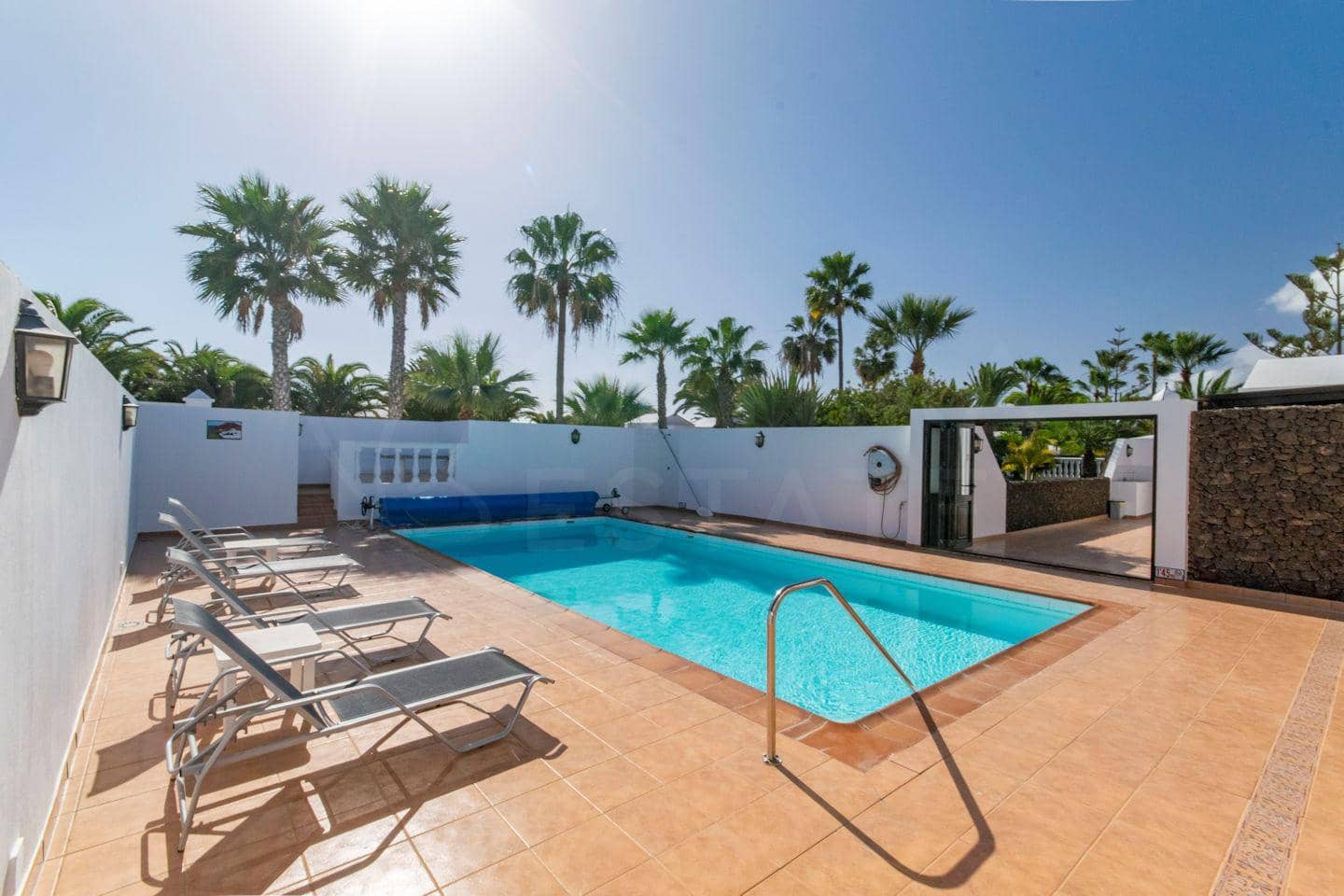 Chalet de 3 habitaciones en Playa Blanca en venta con piscina garaje - 750.000 € (Ref: 9436337)