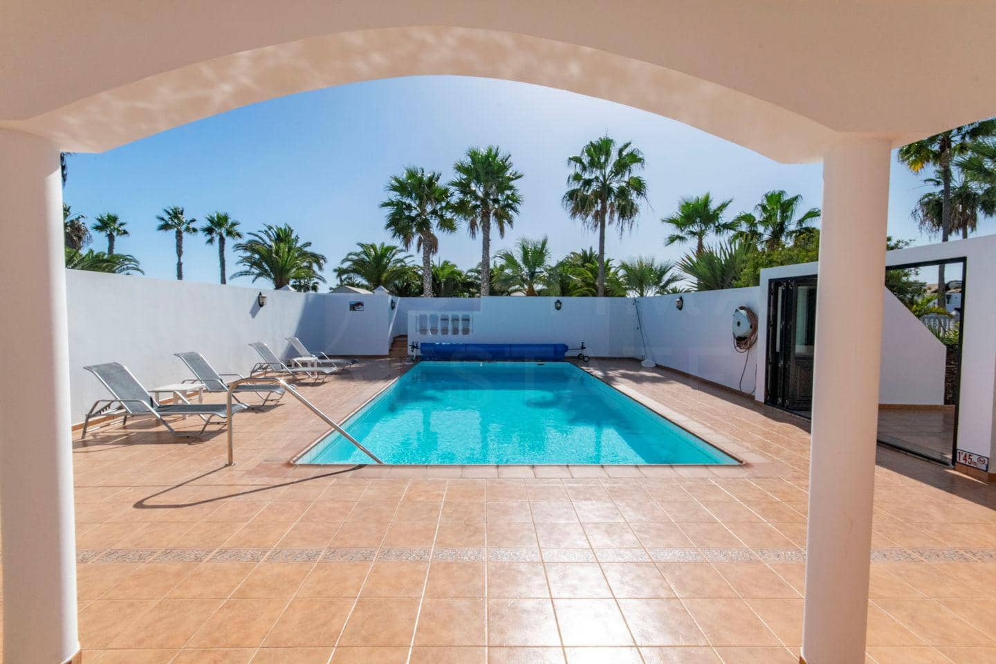 Chalet de 3 habitaciones en Playa Blanca en venta con piscina garaje - 750.000 € (Ref: 9436337)