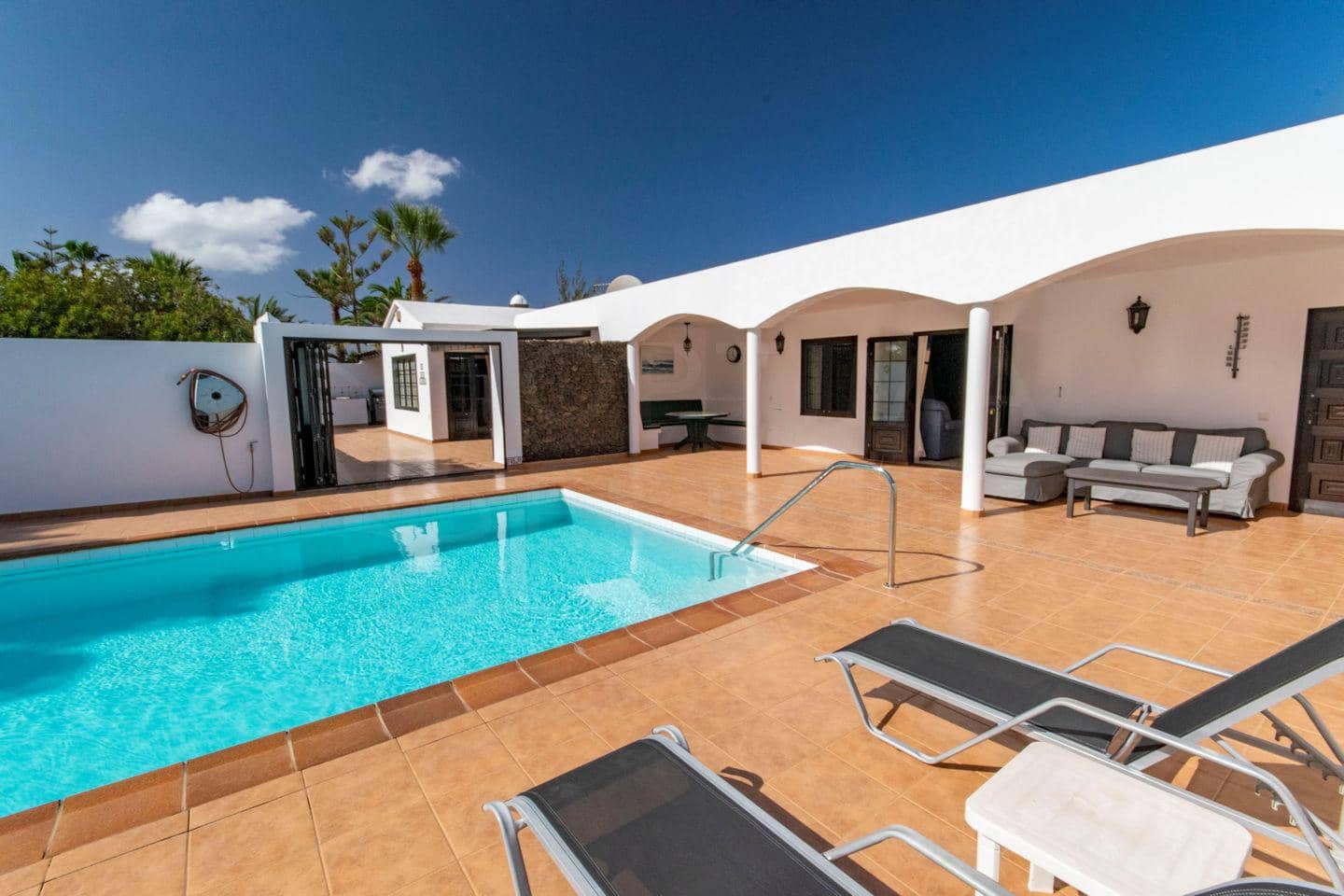 Chalet de 3 habitaciones en Playa Blanca en venta con piscina garaje - 750.000 € (Ref: 9436337)