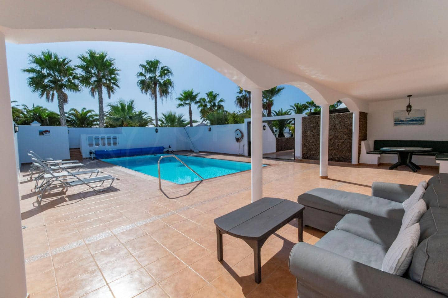Chalet de 3 habitaciones en Playa Blanca en venta con piscina garaje - 750.000 € (Ref: 9436337)