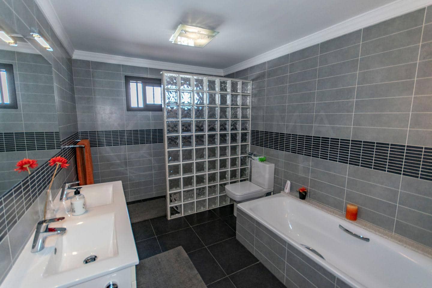 Chalet de 3 habitaciones en Playa Blanca en venta con piscina garaje - 750.000 € (Ref: 9436337)