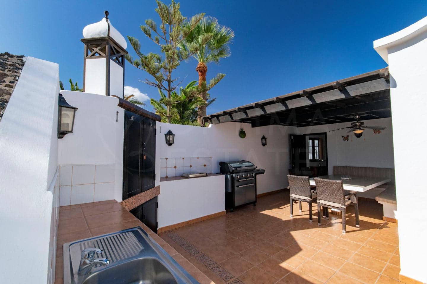 Chalet de 3 habitaciones en Playa Blanca en venta con piscina garaje - 750.000 € (Ref: 9436337)