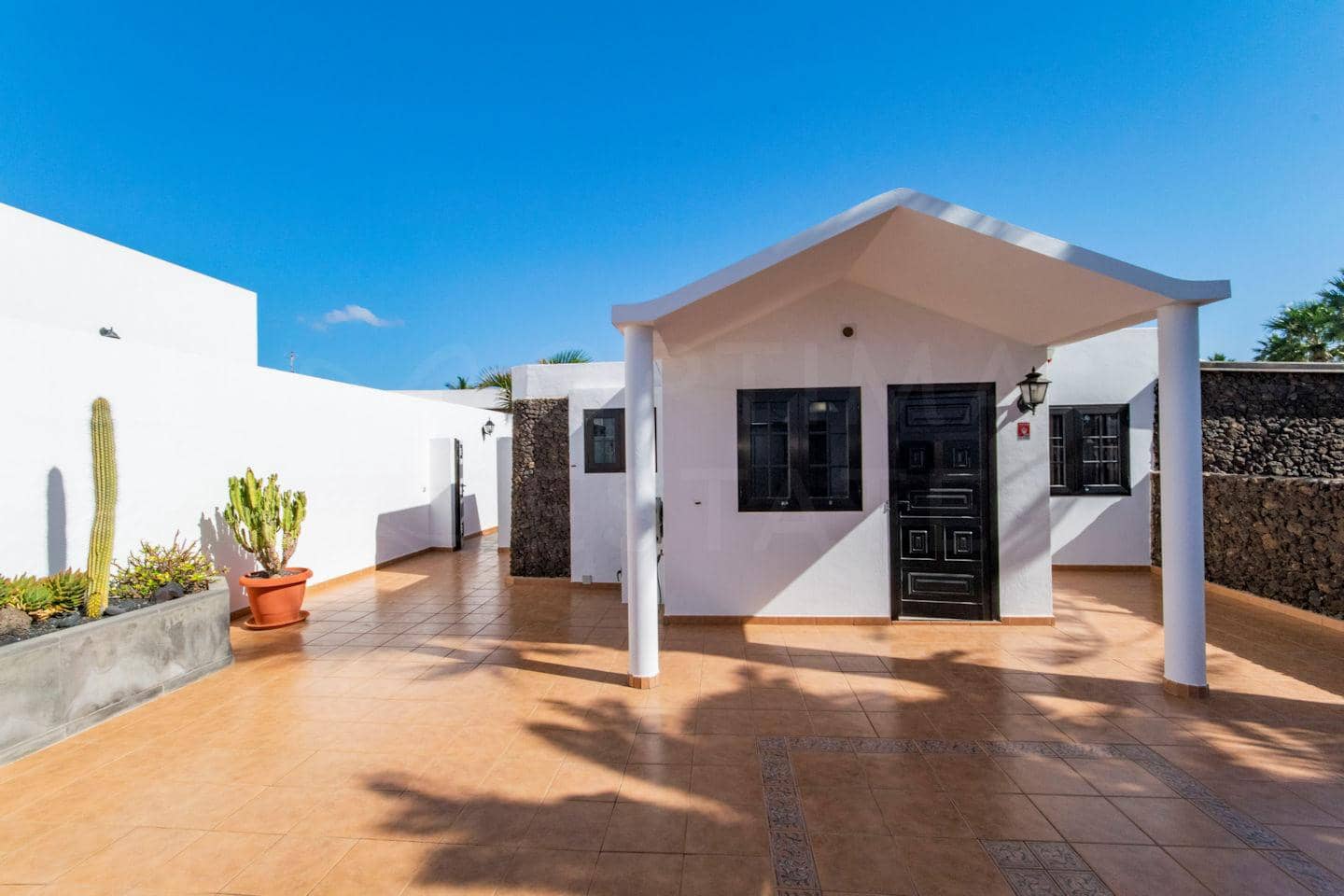 Chalet de 3 habitaciones en Playa Blanca en venta con piscina garaje - 750.000 € (Ref: 9436337)
