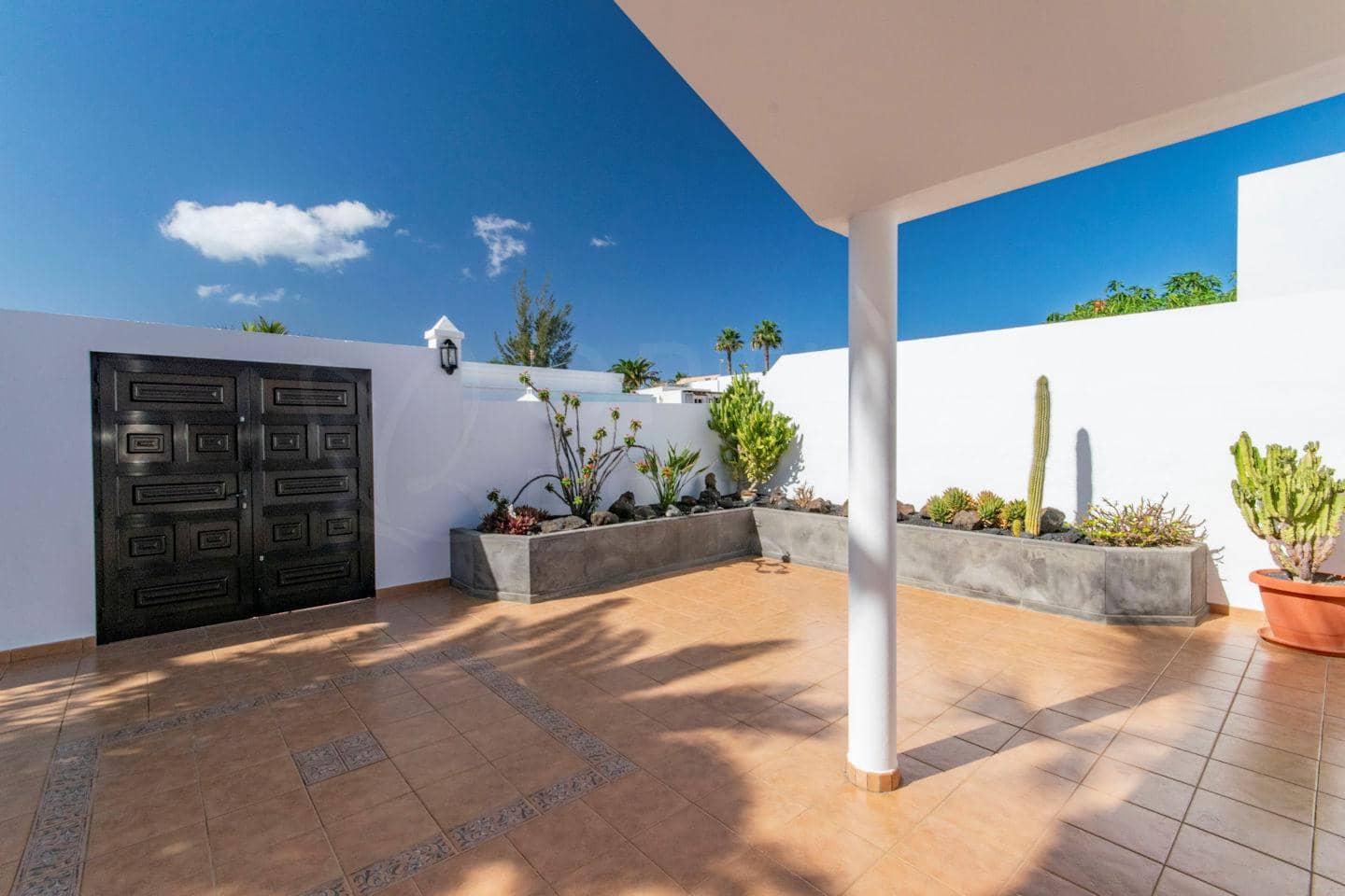 Chalet de 3 habitaciones en Playa Blanca en venta con piscina garaje - 750.000 € (Ref: 9436337)